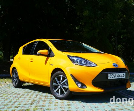 “普銳斯(prius)c”…㎞/?實(shí)際燃油效率達(dá)到25