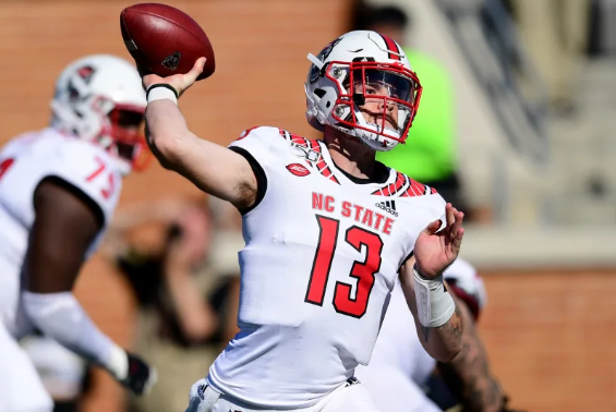 NC State QB Devin Leary 將因胸肌撕裂缺席 2022 賽季剩余時(shí)間