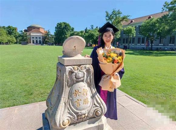 清華大學(xué)女生洪昊昀榮獲世界小姐選美大賽雙冠軍