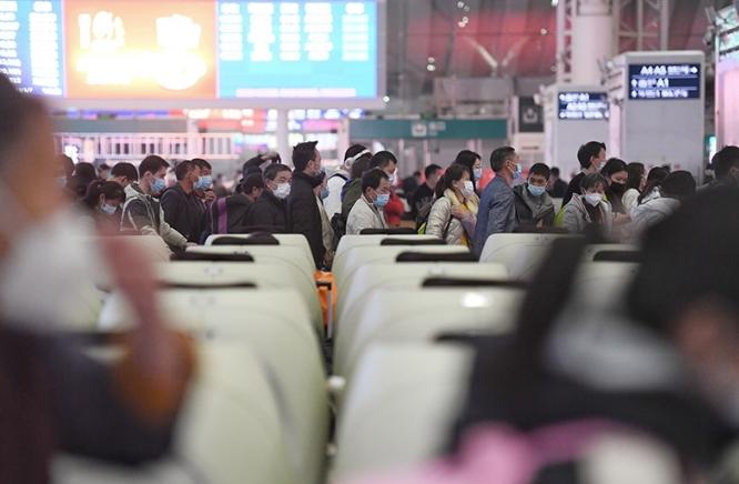 國鐵暑期暑運啟動，加開臨時列車滿足旅客需求