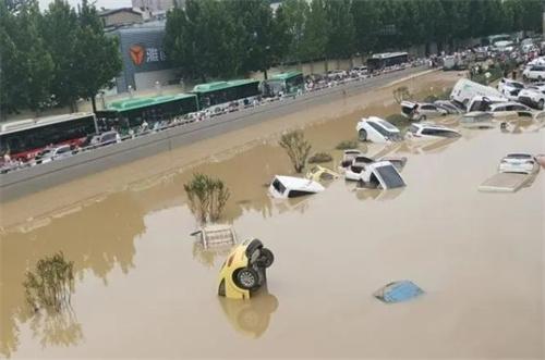 陜西安康市鎮(zhèn)巴縣遭遇暴雨襲擊，防汛抗洪工作全力展開