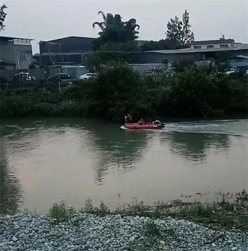 成都毗河落水失聯(lián)事件：女子獲救，兩男子失聯(lián)，搜救仍在進(jìn)行