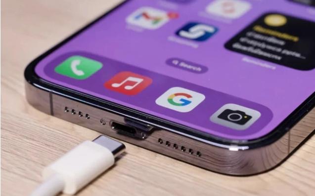 蘋(píng)果 iPhone 15 系列或?qū)⑴鋫淙?USB-C 數(shù)據(jù)線(xiàn)與 MagSafe 充電器