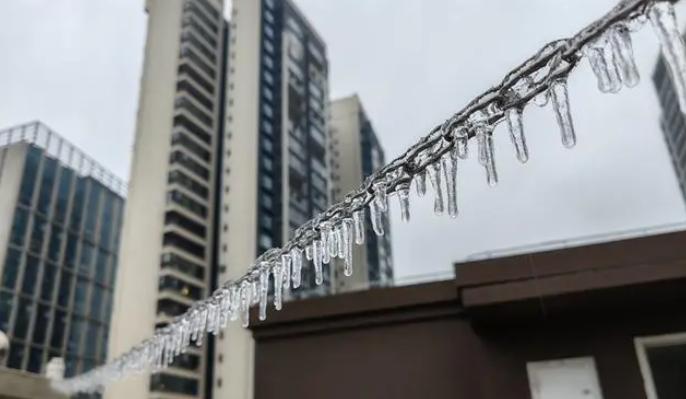 冰雨之美：中國(guó)多地迎來(lái)罕見的“雨凇”奇觀