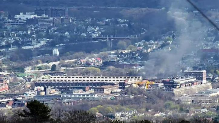 美國陸軍工廠爆發(fā)火災(zāi)，黑煙滾滾！部分炮彈運(yùn)往烏克蘭